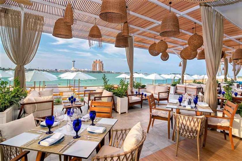 فضای باز رستوران وست بی لانژ ابوظبی، منبع عکس: timeoutabudhabi.com، عکاس: نامشخص