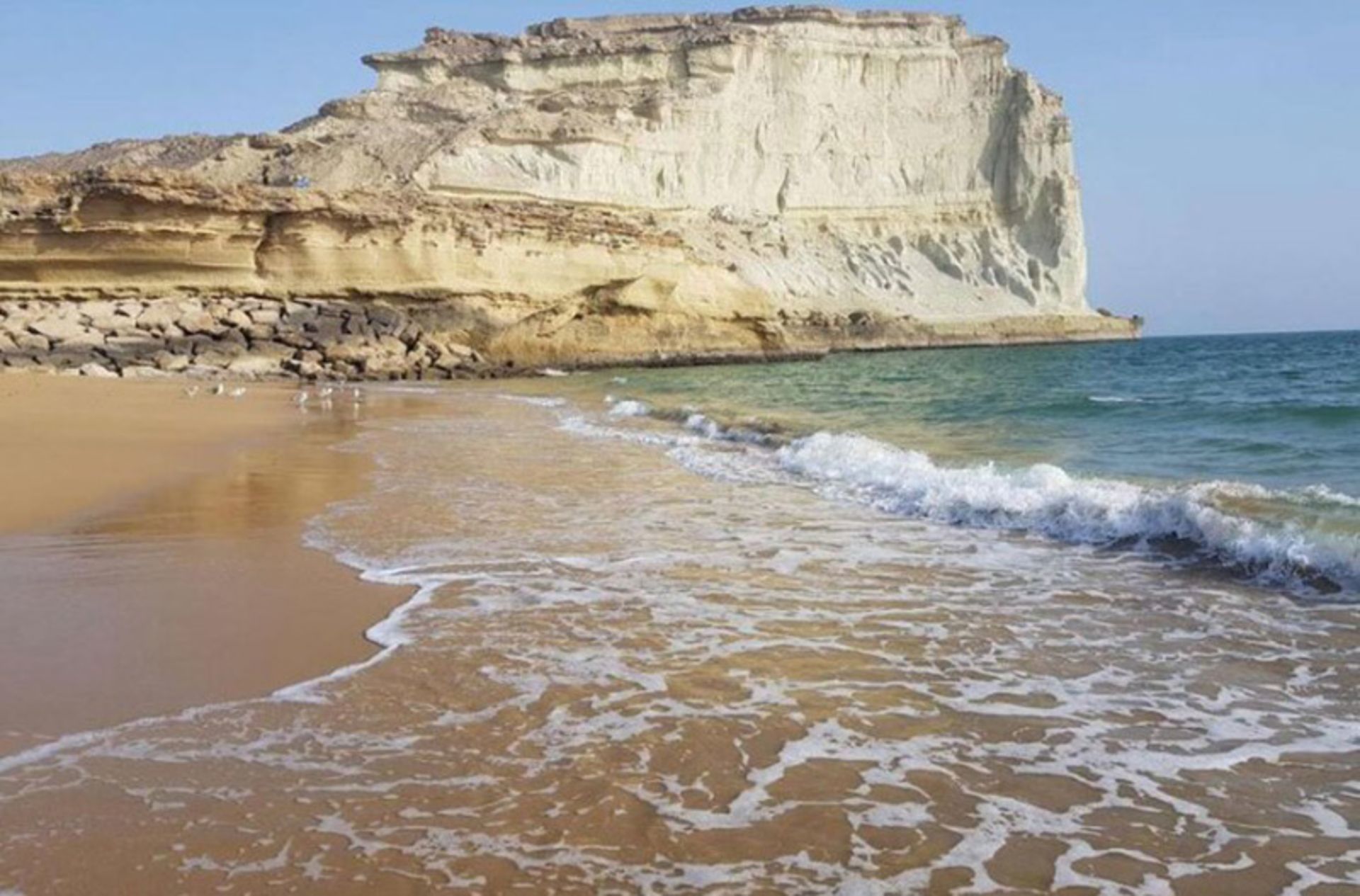 صخره‌ های شنی بندر جاسک؛ منبع عکس: شهر خبر؛ عکاس: نامشخص