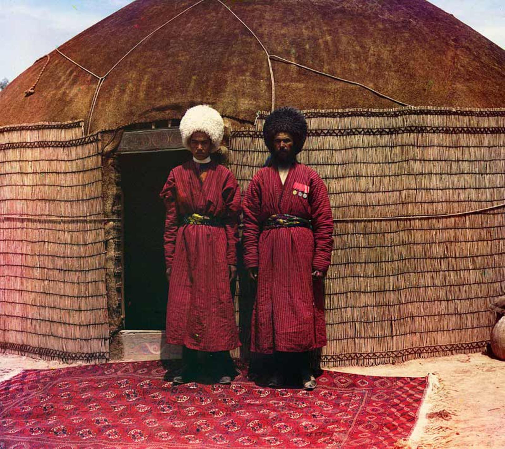 قالی ترکمن؛ منبع عکس: وب‌سایت wikimedia.org؛ عکاس: Sergei Prokudin-Gorskii 