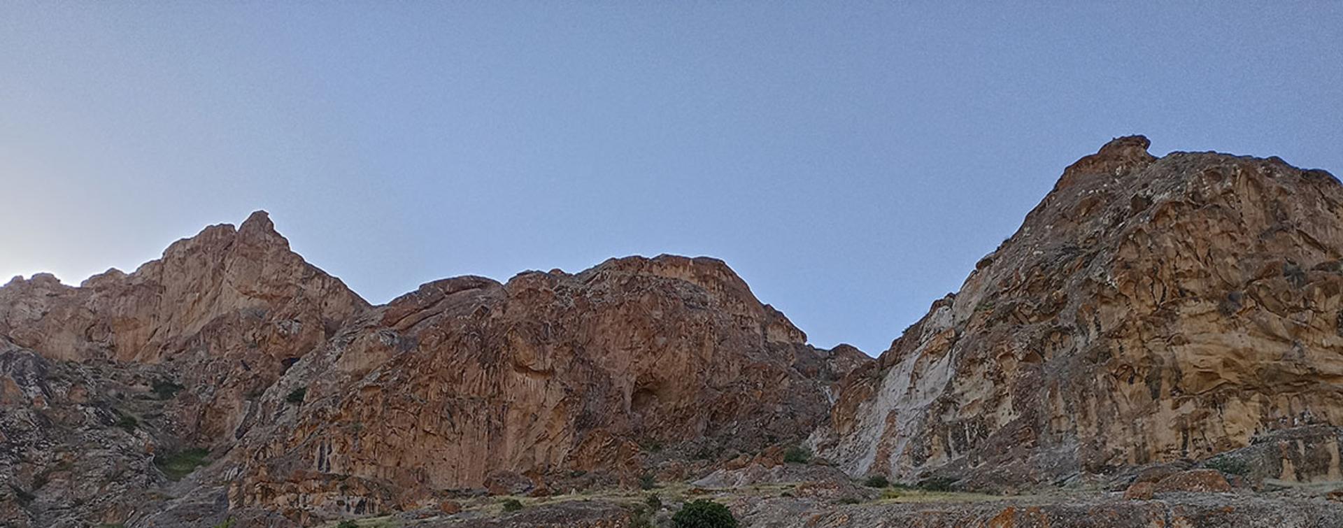 قلعه بوینی یوغون (قلعه آدم خوار)؛ منبع عکس: گوگل مپ؛ عکاس: فرهاد عیسی‌پور