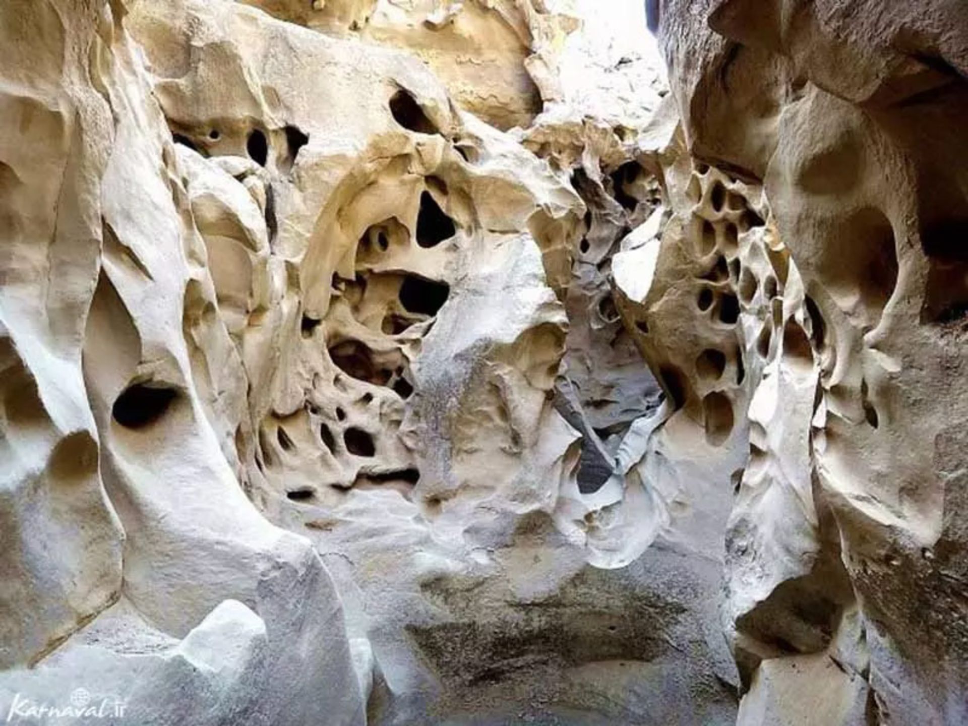 تنگه چاهکوه