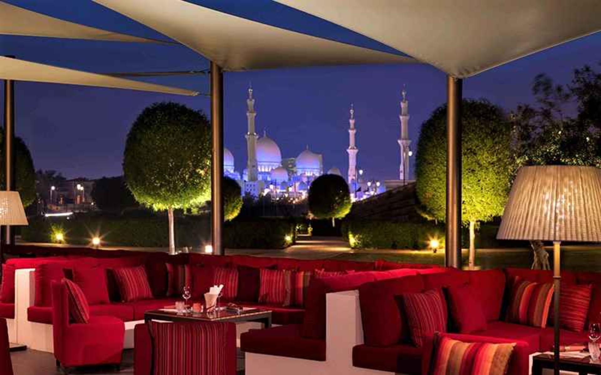 تراس رستوران لی جیانگ در ابوظبی، منبع عکس: visitabudhabi.ae، عکاس: نامشخص
