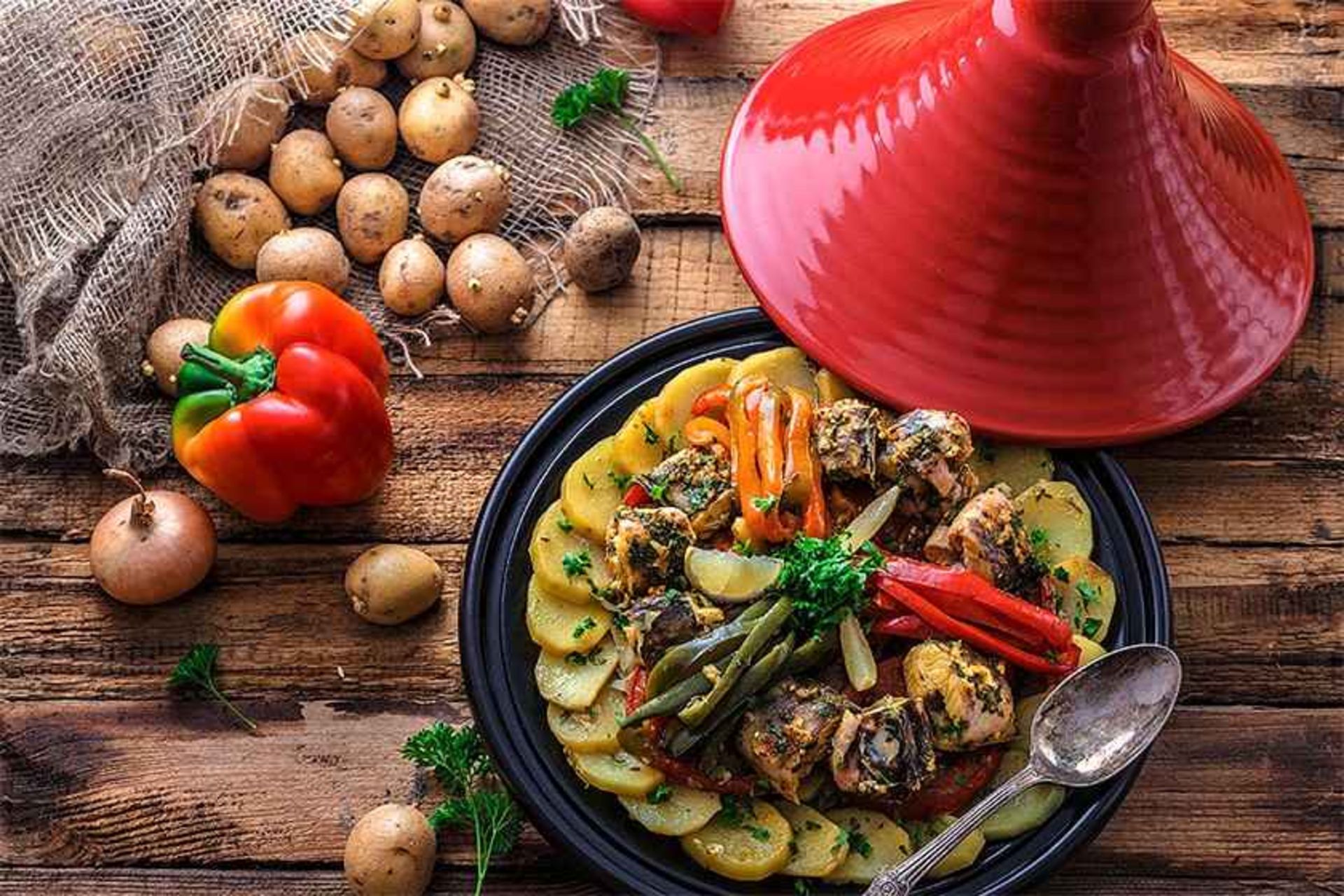 ظرف غذای طاجین، منبع عکس: localadventurer.com، عکاس: نامشخص