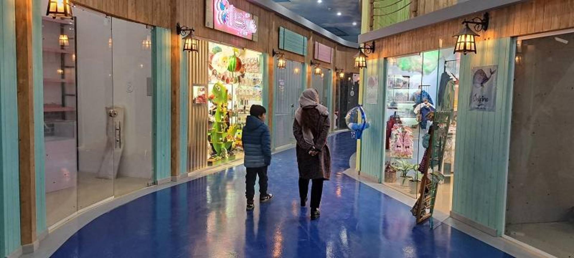 راهروهای مگا مال کرمانشاه؛ منبع عکس: گوگل مپ؛ عکاس: مهرداد رنجبر