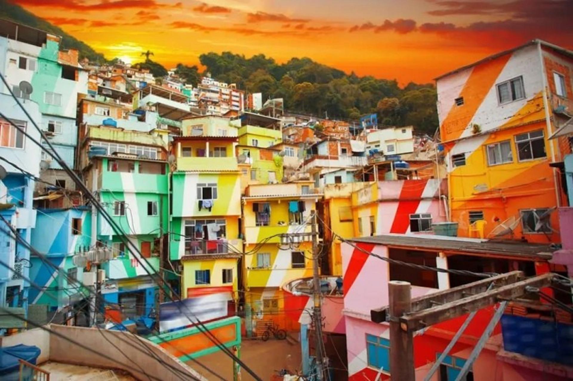 خیابان Santa Marta favela, Rio de Janeiro, Brazil؛ منبع عکس: وب‌سایت Theculturetrip.com، عکاس: نامشخص