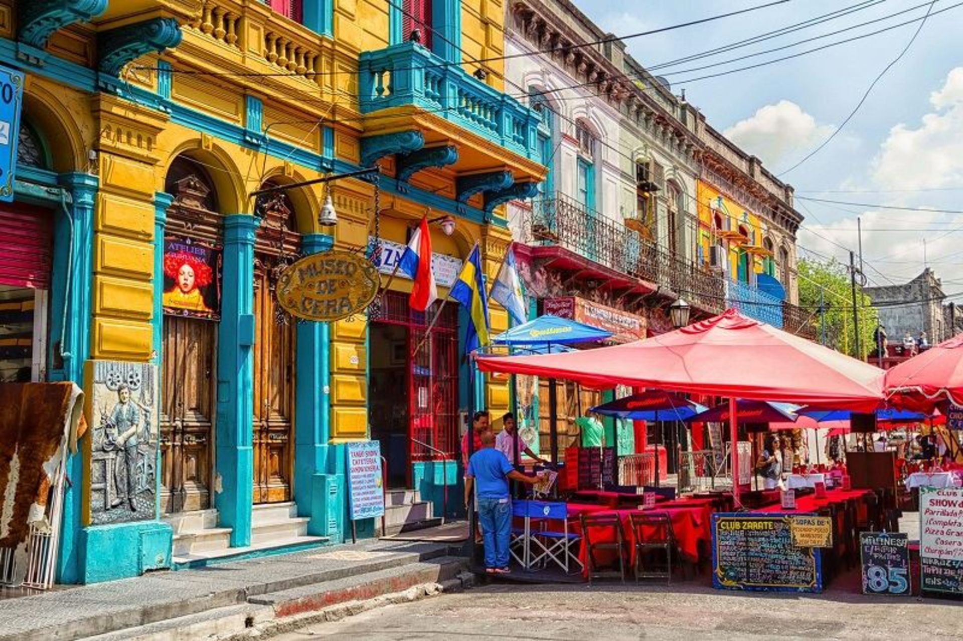 خیابان La Boca, Buenos Aires؛ منبع عکس: وب‌سایت Fodors.com، عکاس: نامشخص