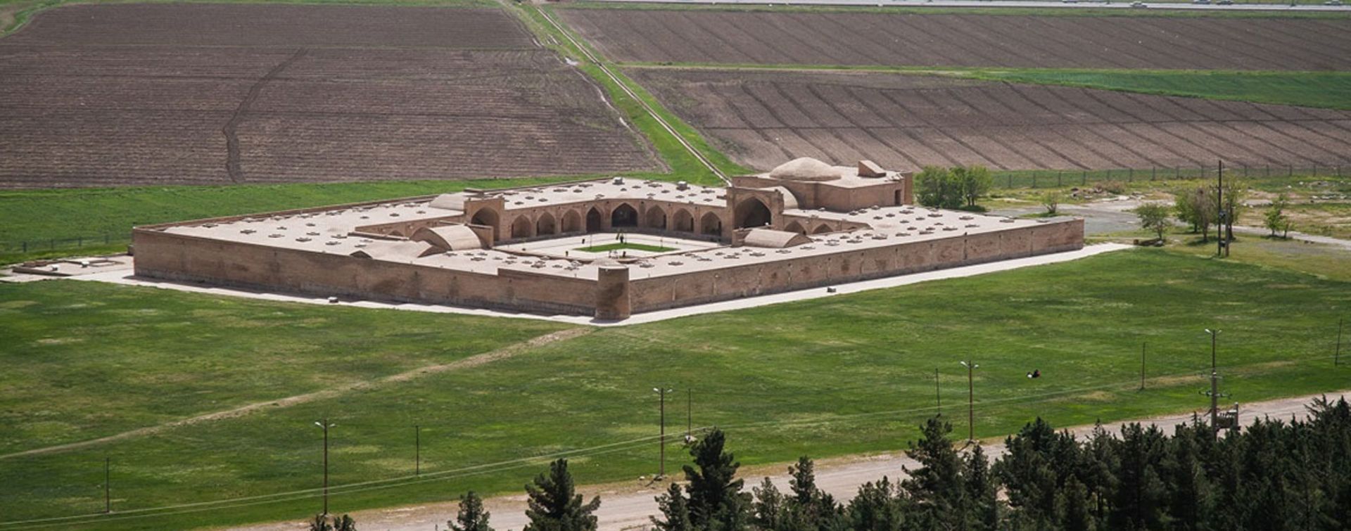 کاروانسرای شاه عباسی ماهیدشت؛ منبع عکس: باشگاه خبرنگاران جوان؛ عکاس: نامشخص