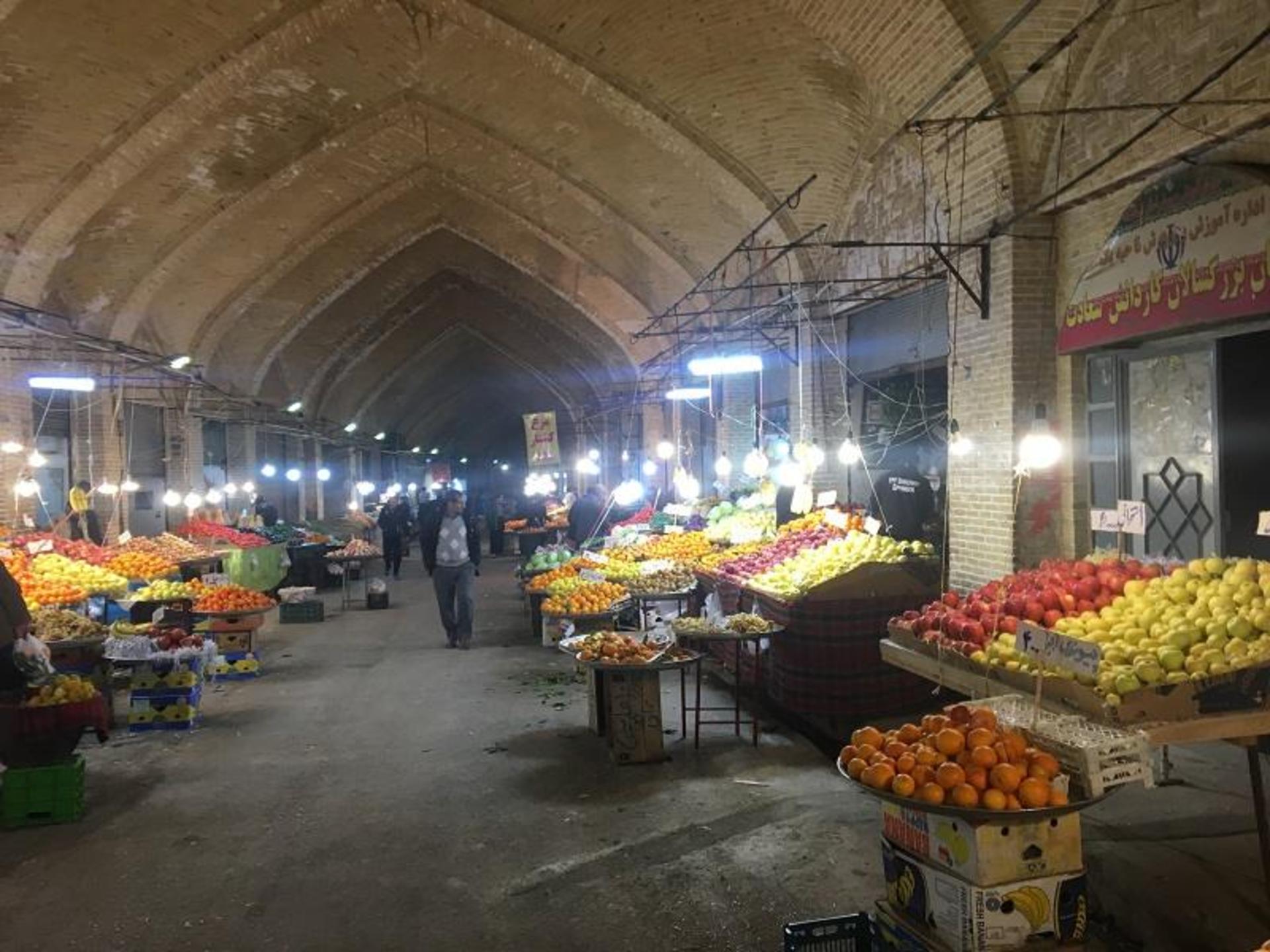 راسته فروش تره بار در بازار سنتی کرمانشاه؛ منبع عکس: گوگل مپ؛ عکاس: Babak S