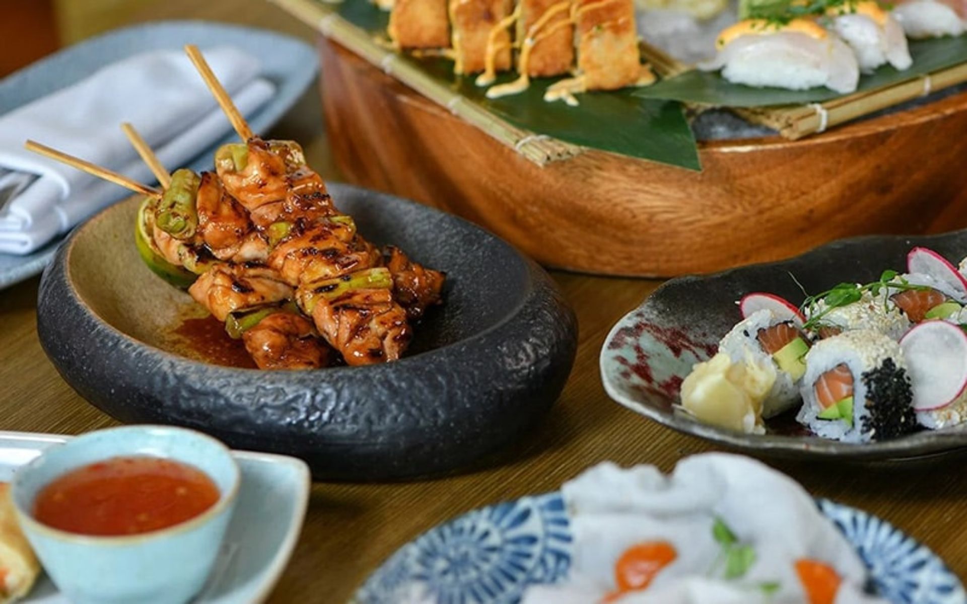 میز غذا در رستوران بی لانژ دوحه، منبع عکس: bloungedoha.com، عکاس: نامشخص