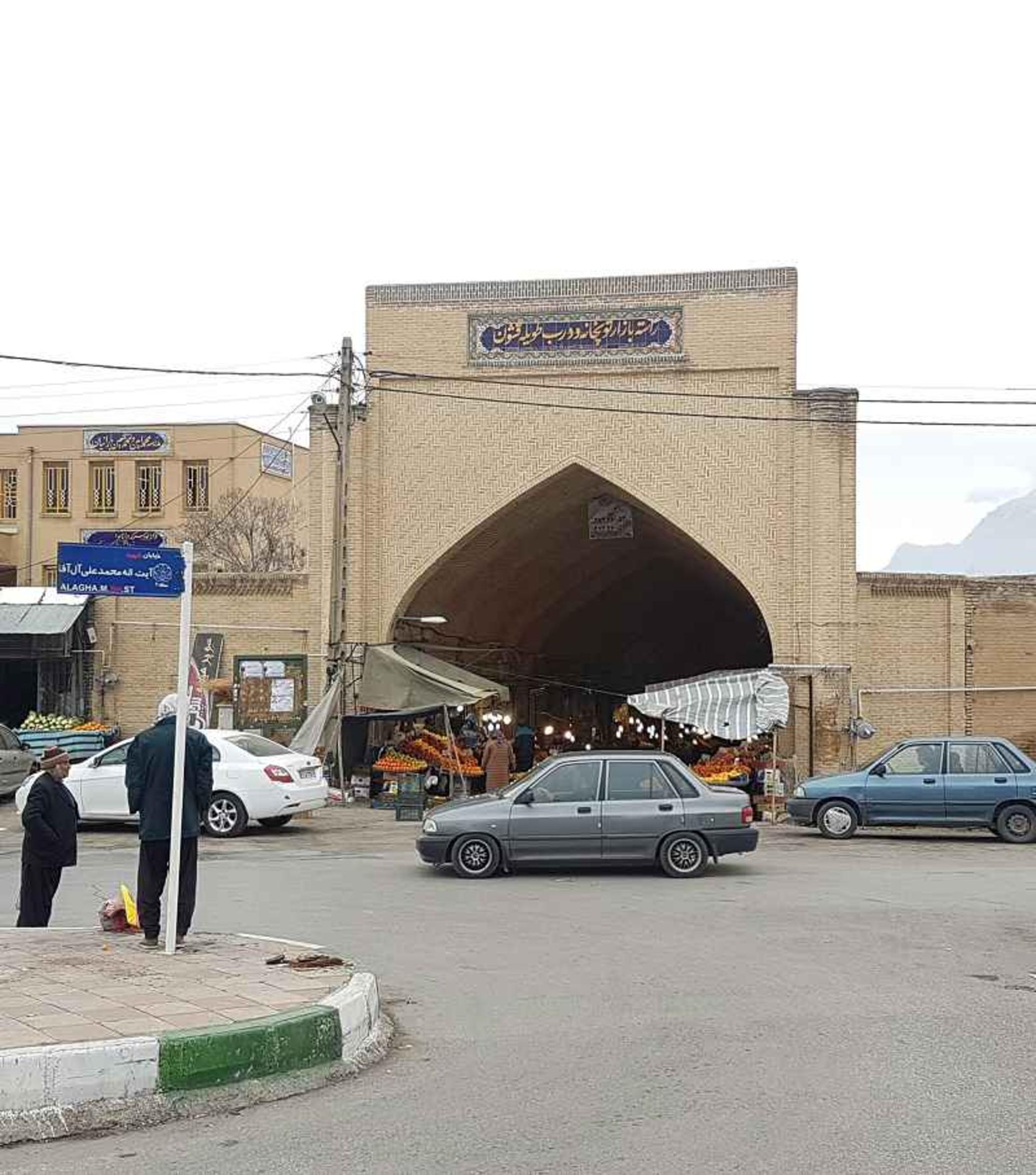 ورودی راسته توپخانه در بازار سنتی کرمانشاه؛ منبع عکس: گوگل مپ؛ عکاس: شهرام رشادی