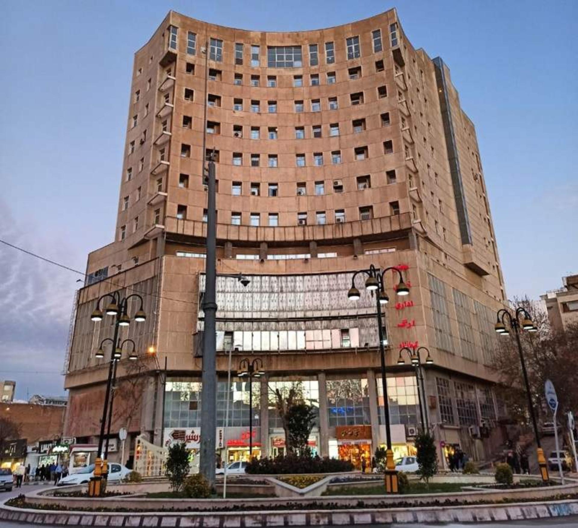 نمای مجتمع ارگ کرمانشاه؛ منبع عکس: گوگل مپ؛ عکاس: پویا حشمتیان