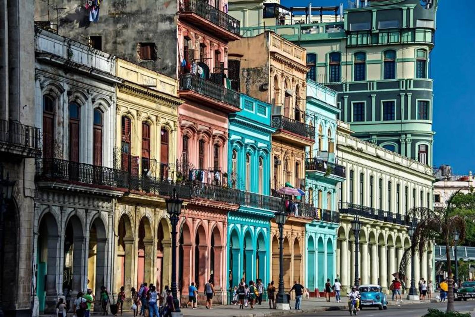 خیابان La Habana Vieja, Havana, Cuba؛ منبع عکس: وب‌سایت Dreamstime.com، عکاس: Diego grandi