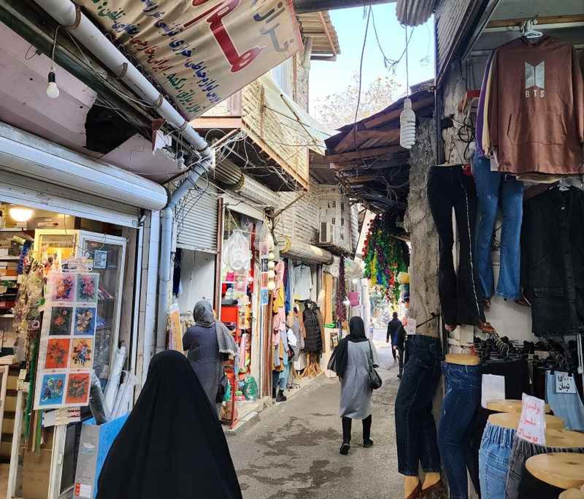 فروشگاه های بازار نرگسیه ساری؛ منبع عکس: گوگل مپ؛ عکاس: امیر سجاد