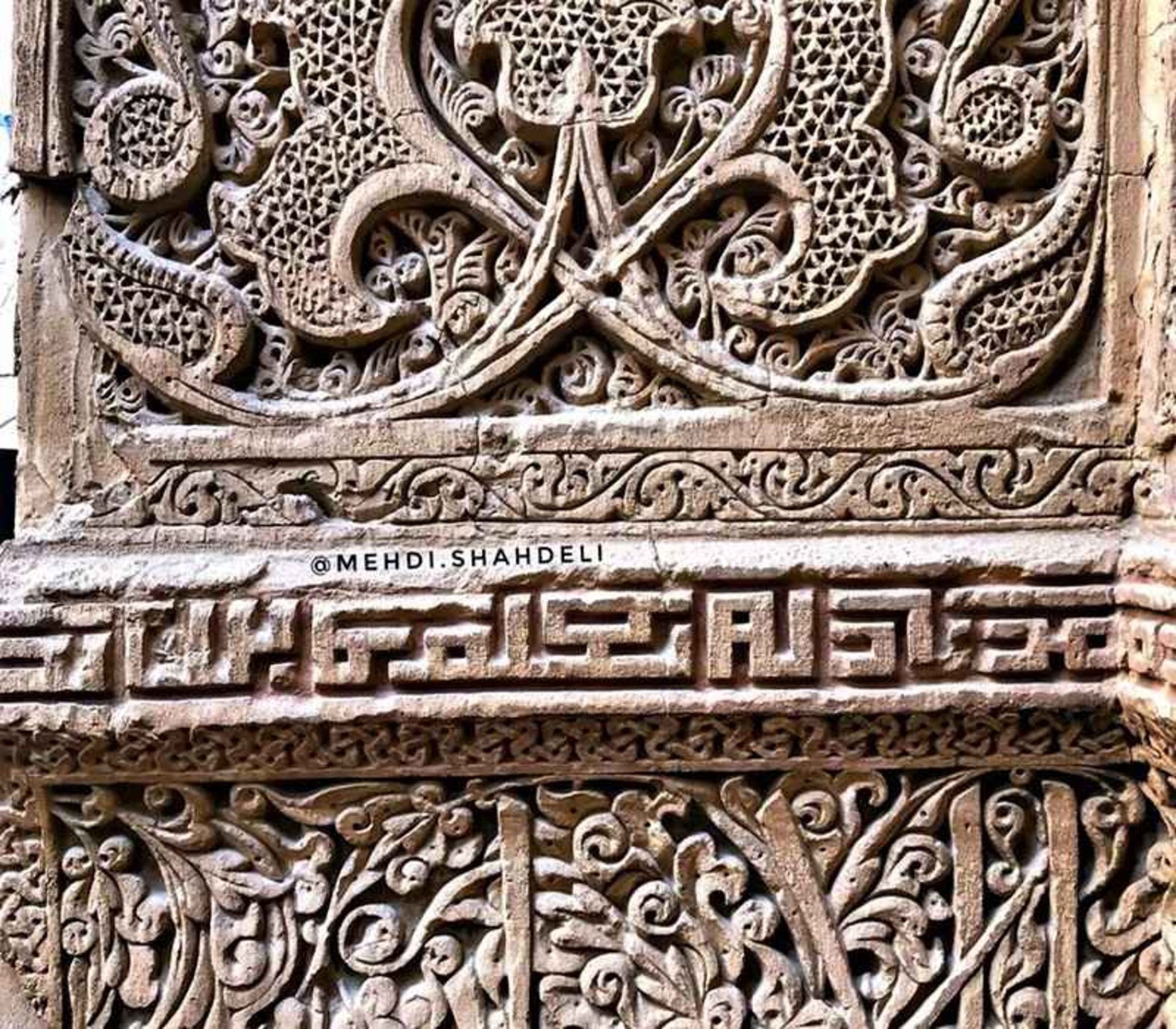 تزیینات سنگی در عمارت پیربکران، منبع عکس: اینستاگرام mehdi.shahdeli@، عکاس: مهدی شاه‌دلی