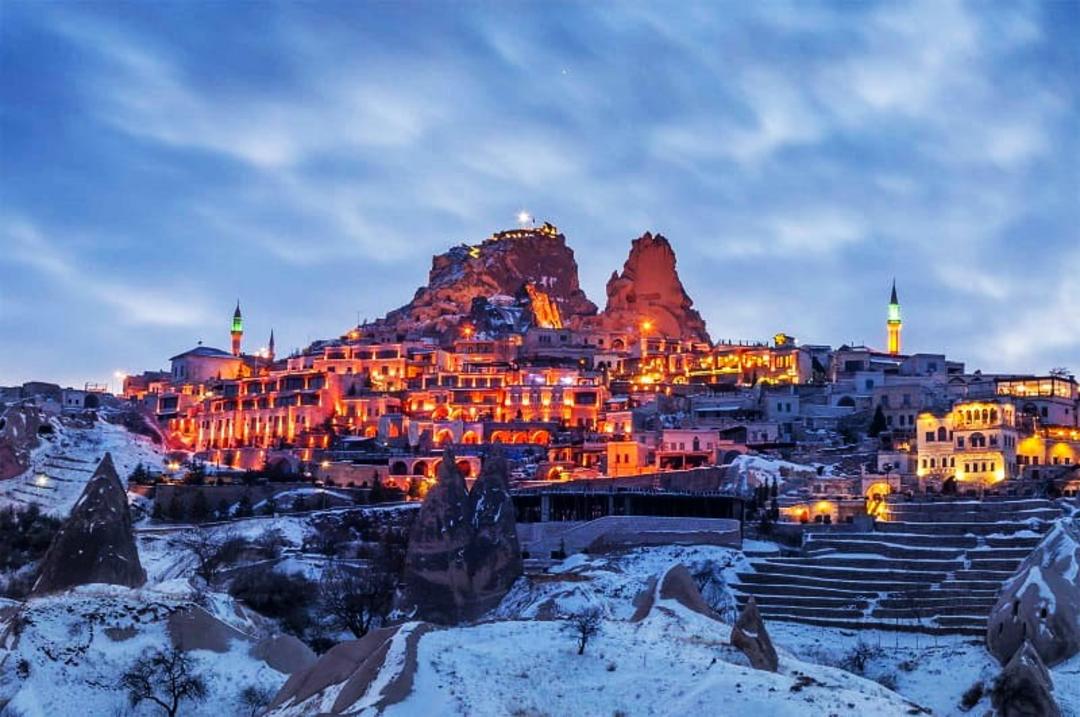 قلعه اوچ‌حیصار، منبع: hotairballooningsincappadocia، عکاس: نامشخص