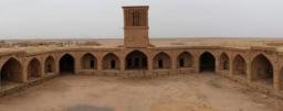 کاروانسرای قاسم آباد؛ منبع عکس: ویکی‌مدیا؛ عکاس: وحید کمالی