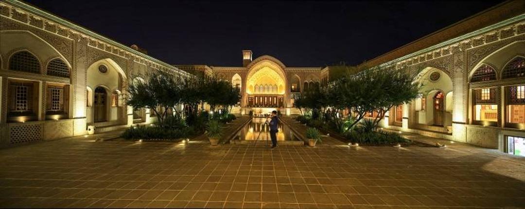 خانه عباسیان کاشان در بهار؛ منبع عکس: گوگل مپ؛ عکاس: Chian Foong Tien