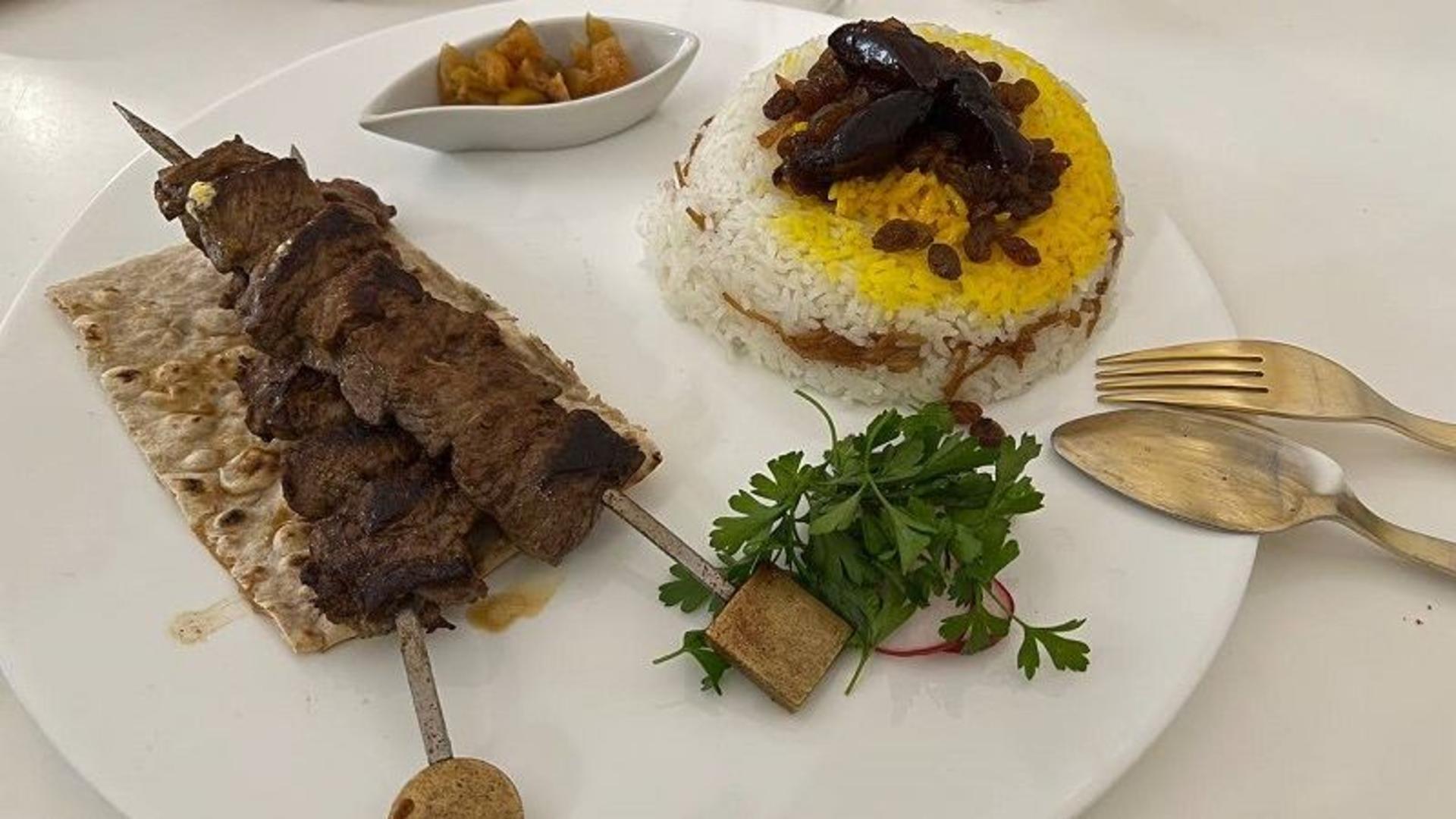 غذاهای سنتی در رستوران خانه منوچهری کاشان؛ منبع عکس: گوگل مپ؛ عکاس: Aria M