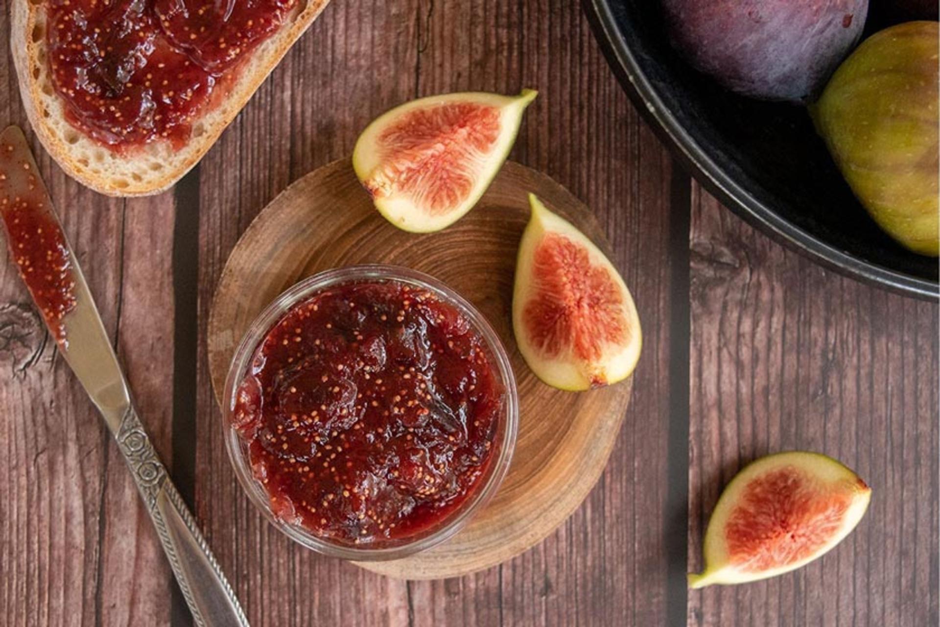 مربای انجیر خانگی با انجیر تازه؛ منبع عکس: وب‌سایت cookerymag.com؛ عکاس: نامشخص