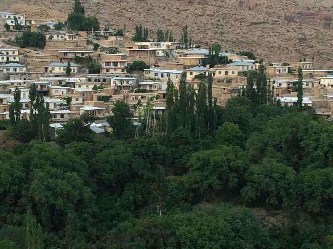 روستای پلکانی انبوه؛ منبع عکس: گوگل مپ؛ عکاس: علی پورقربان