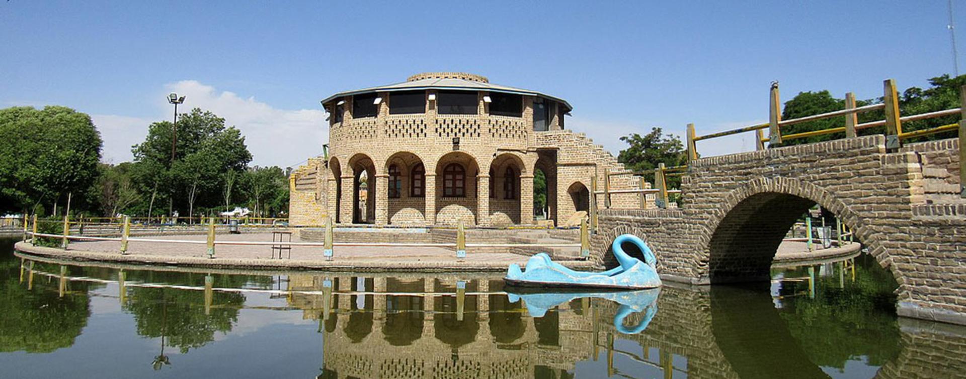 پارک لاله سبزوار؛ منبع عکس: ویکی‌مدیا؛ عکاس: آریا امیری