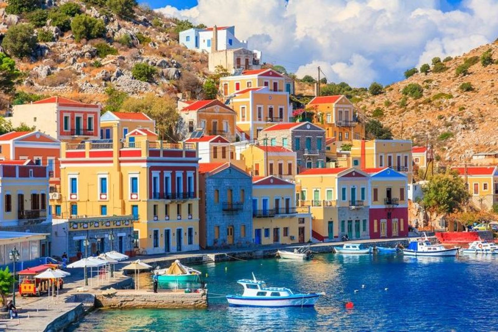 جزیره Symi, Greece؛ منبع عکس: وب‌سایت Housebeautiful.com. عکاس: Ianwool