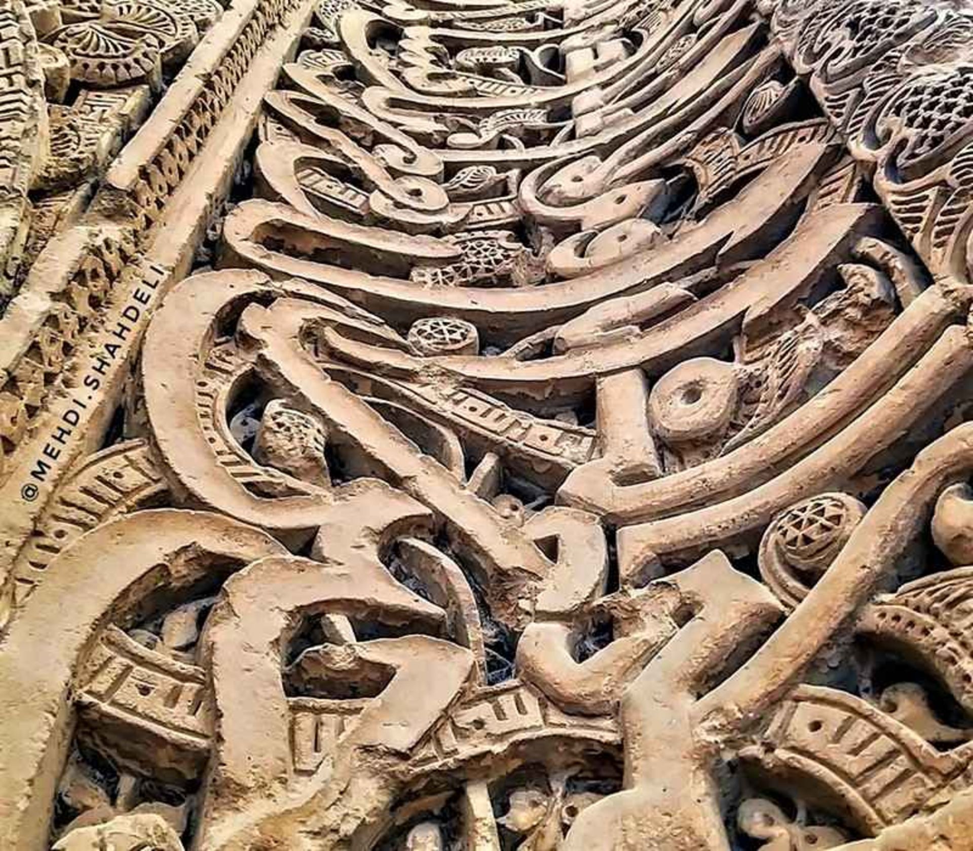 تزیینات عمارت پیربکران، منبع عکس: اینستاگرام mehdi.shahdeli@، عکاس: مهدی شاه‌دلی