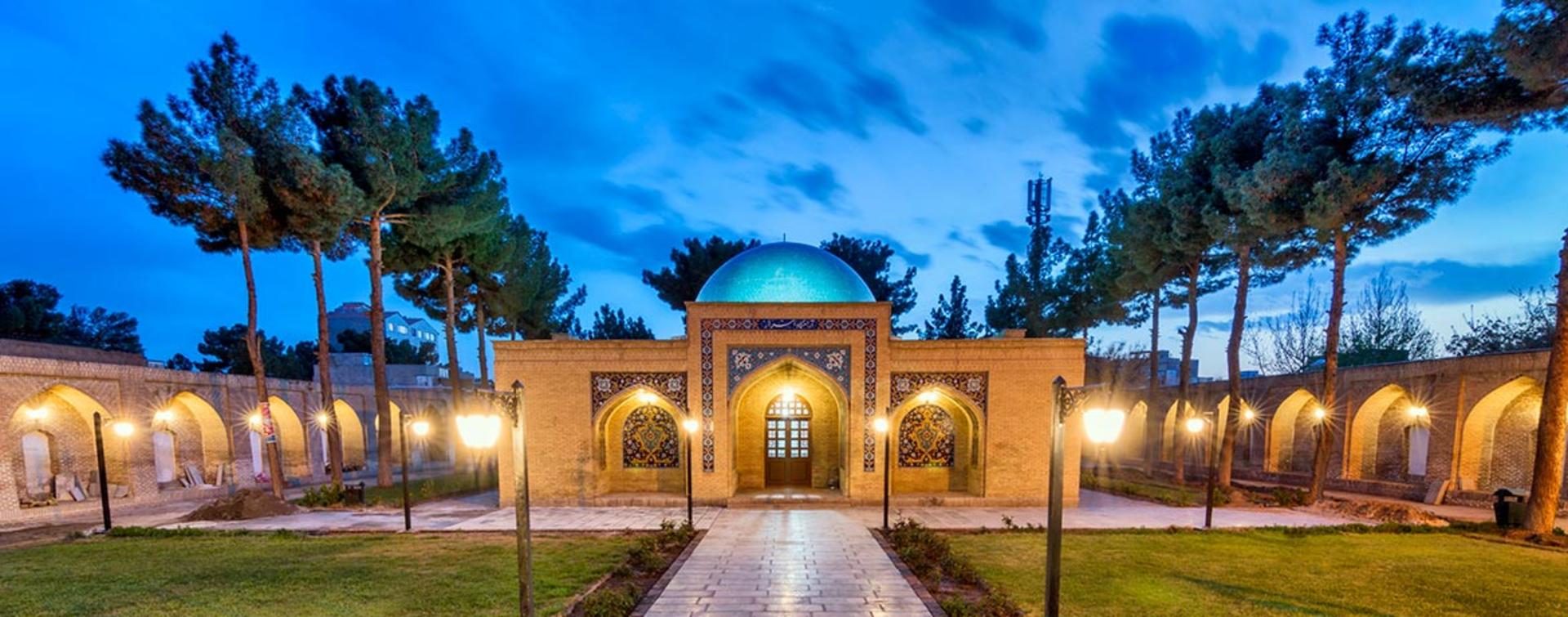 آرامگاه حاج ملا هادی سبزواری؛ منبع عکس: گوگل مپ؛ عکاس: علی فرجام نیک