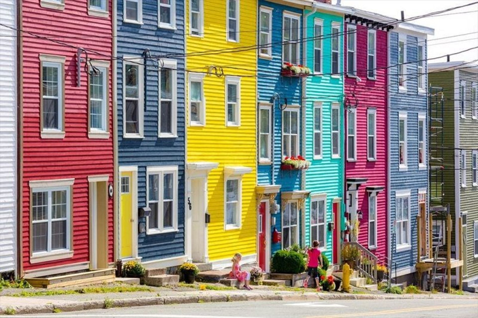 خیابان Jellybean Row, John’s, Canada؛ منبع عکس: وب‌سایت Newfoundlandlabrador.com، عکاس: نامشخص