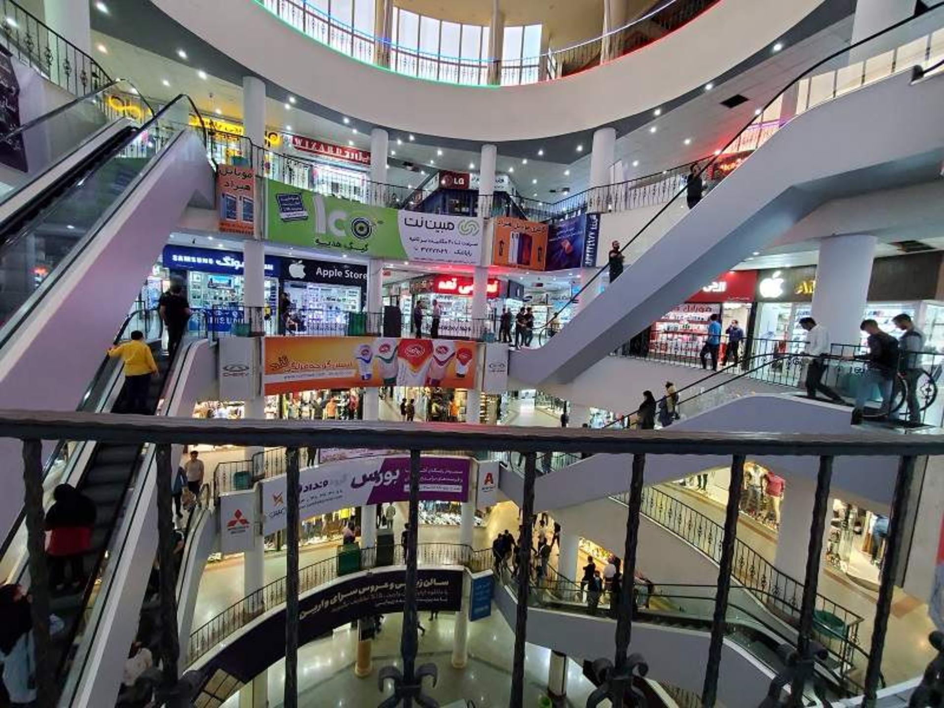 طبقات مختلف مجتمع ارگ کرمانشاه؛ منبع عکس: گوگل مپ؛ عکاس: مبین منشتی