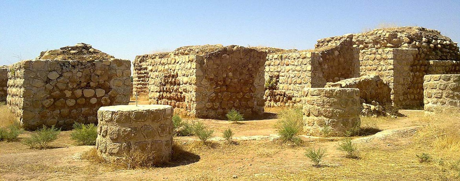 کاخ خسرو کرمانشاه؛ منبع عکس: ویکی‌مدیا؛ عکاس: Paraw