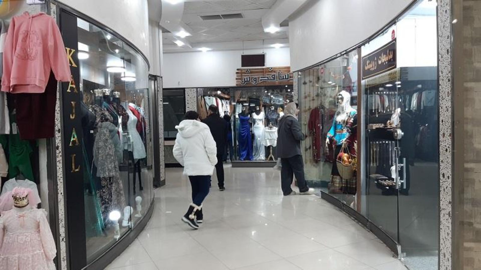 راه روهای تجاری مجتمع مفیدی ساری؛ منبع عکس: گوگل مپ؛ عکاس: لیلا لیلا