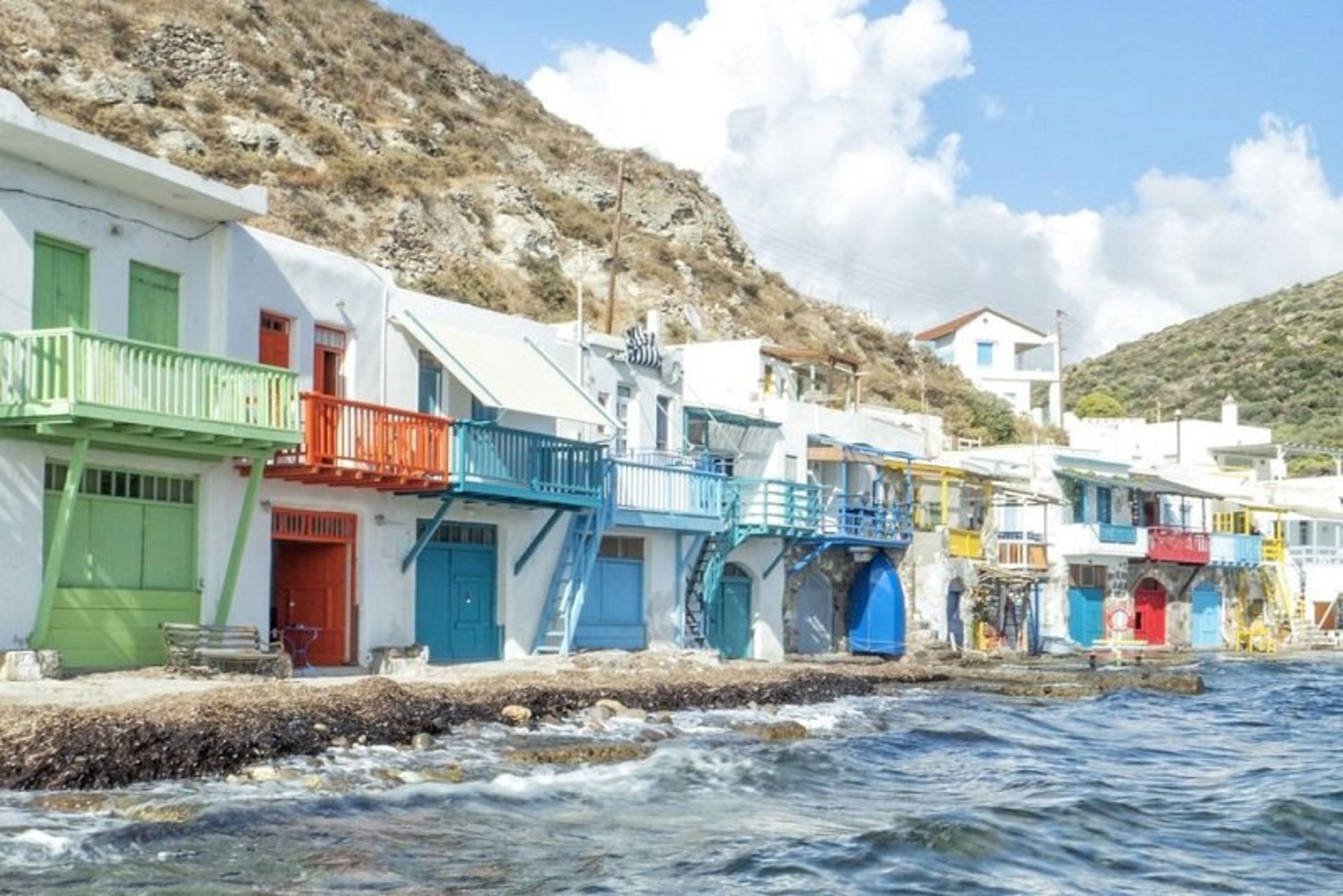 بندر کلیما Klima, Milos, Greece؛ منبع عکس: وب‌سایت Housebeautiful.com. عکاس: نامشخص