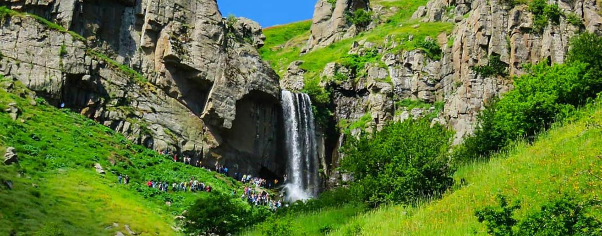 آبشار ورزان؛ منبع عکس: گوگل مپ؛ عکاس: صالح آبروش