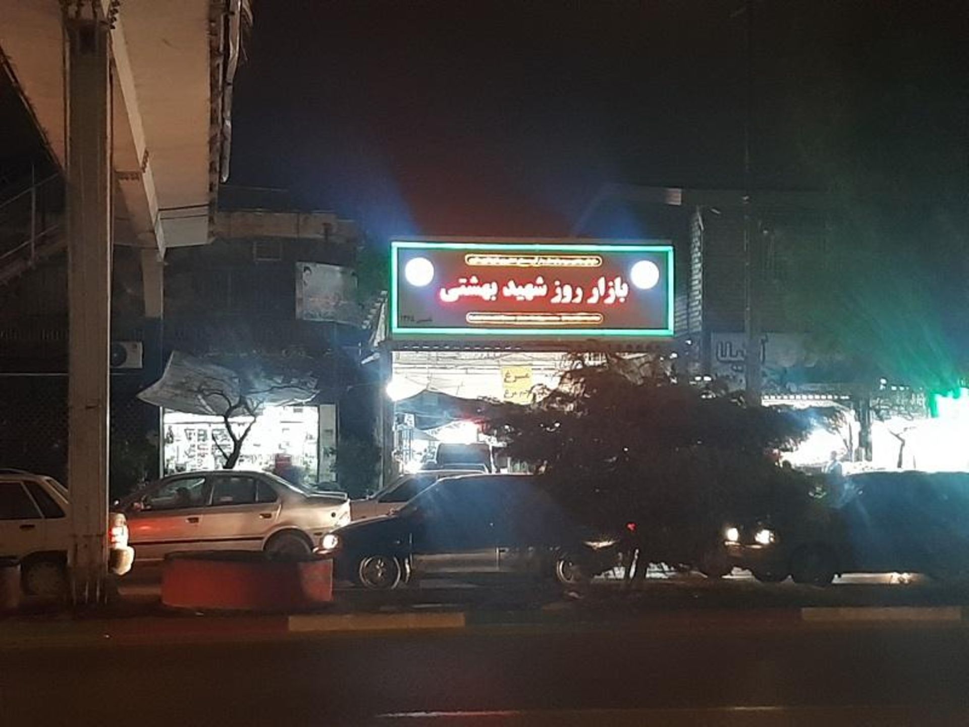 ورودی بازار روز راهبند ساری؛ منبع عکس: گوگل مپ؛ عکاس: مهدی اکبری