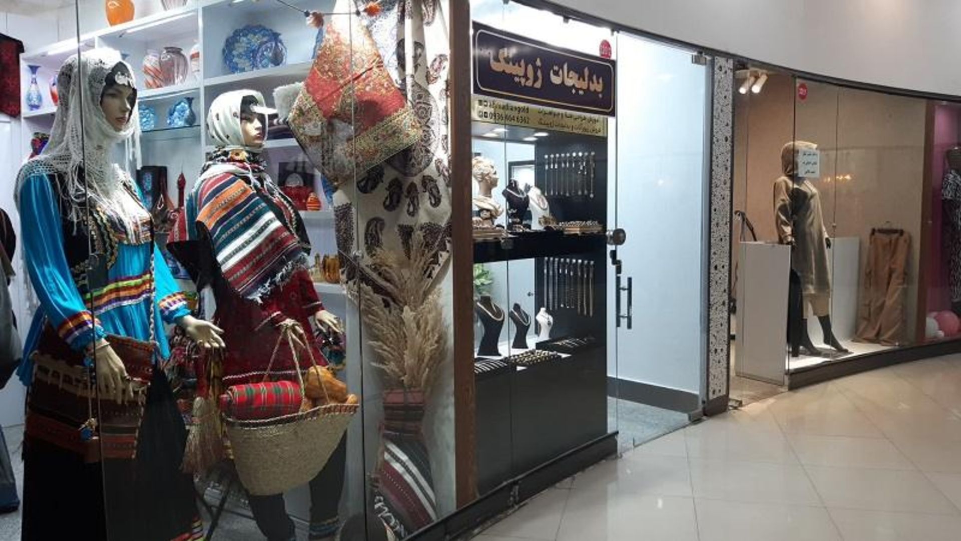 فروشگاه صنایع دستی در مجتمع مفیدی ساری؛ منبع عکس: گوگل مپ؛ عکاس: لیلا لیلا