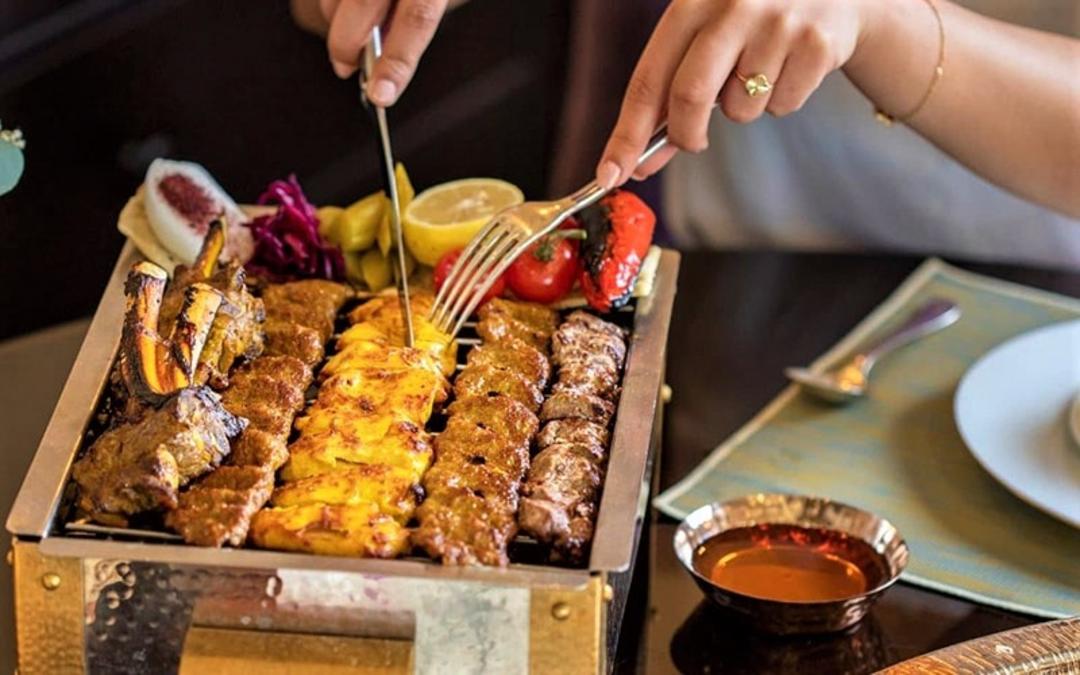 کباب و جوجه در رستوران پریسا دوحه، منبع عکس: parisarestaurants.com، عکاس: نامشخص