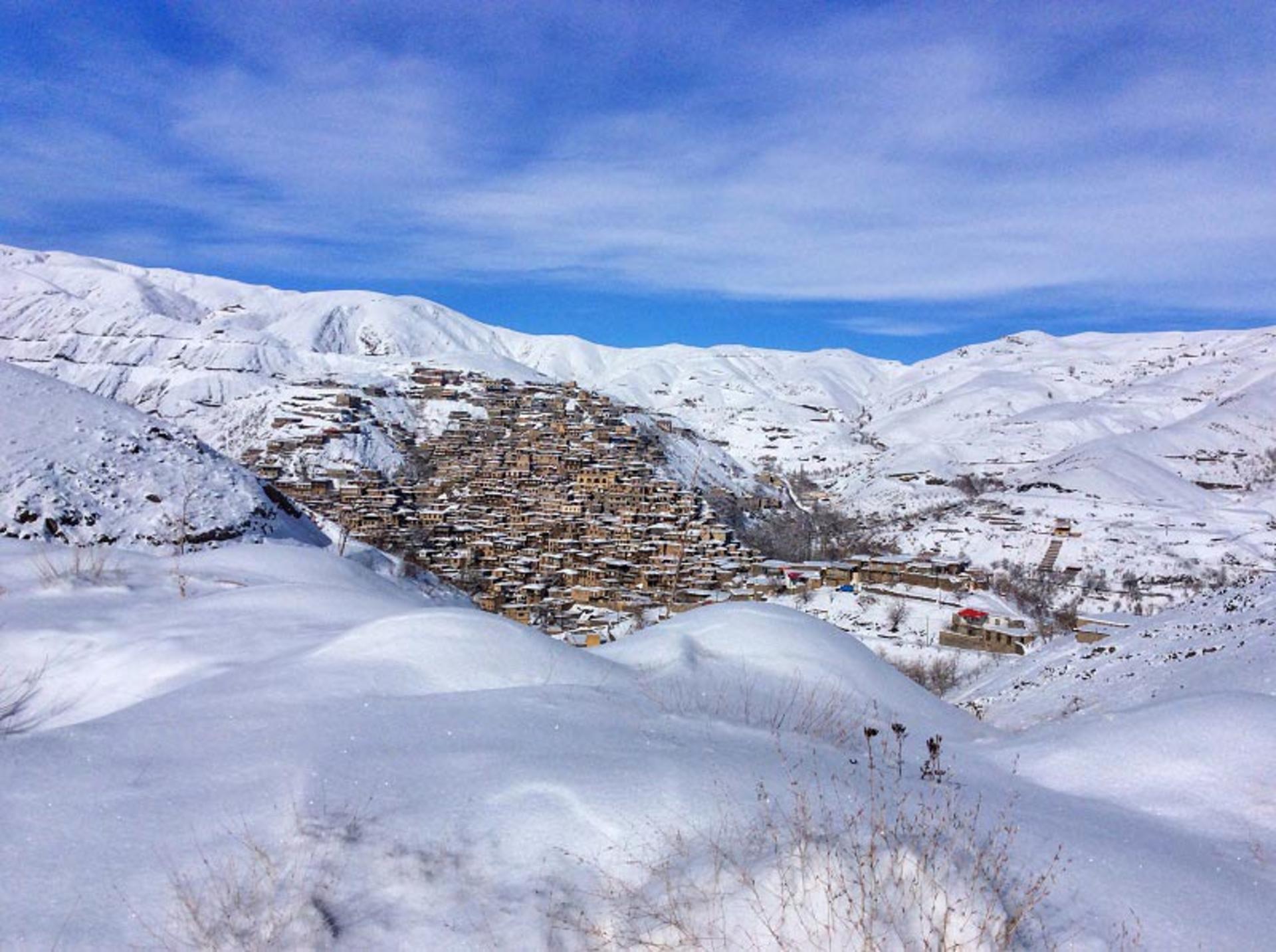 روزهای برفی در روستای کنگ؛ منبع عکس: گوگل مپ؛ عکاس: محمدرضا شاه پسند