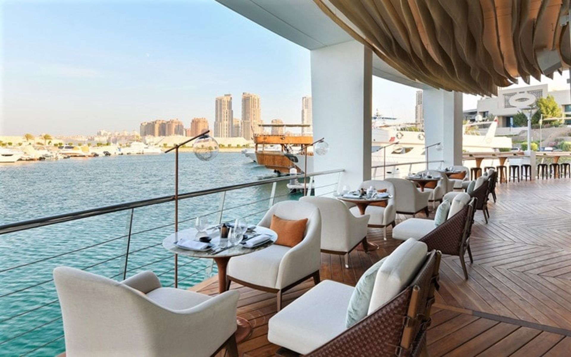 تراس رستوران بی لانژ دوحه، منبع عکس: timeoutdoha.com، عکاس: نامشخص