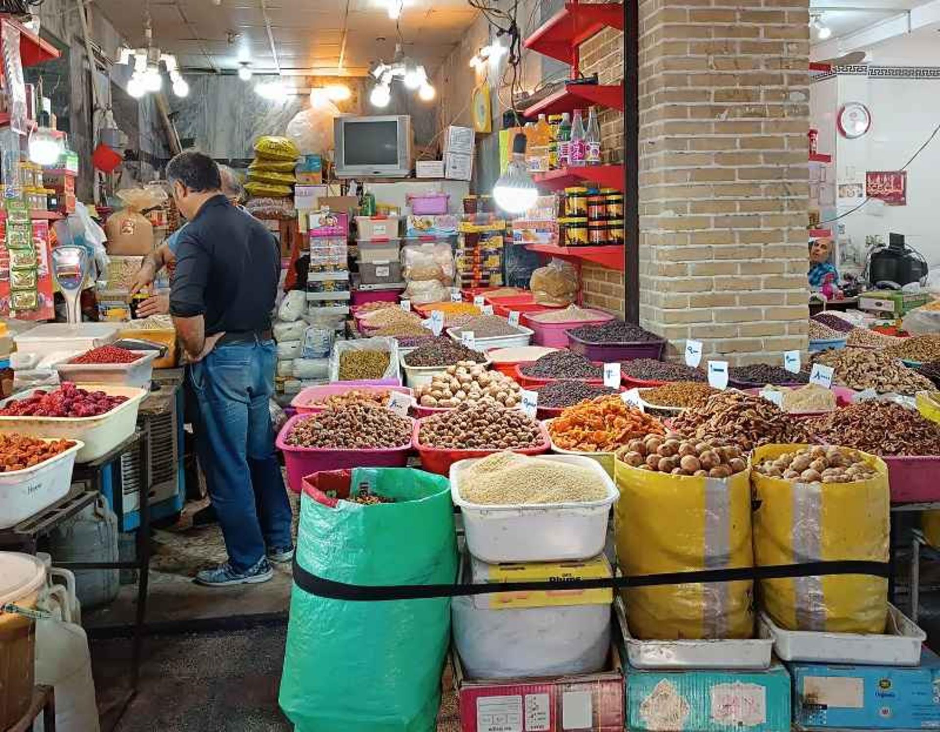 حجره های متنوع در بازار سنتی کرمانشاه؛ منبع عکس: گوگل مپ؛ عکاس: سعید هدیه