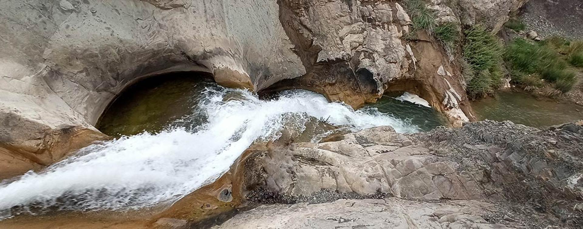 آبشار سه کاسه جهان جان؛ منبع عکس: گوگل مپ؛ عکاس: نامشخص