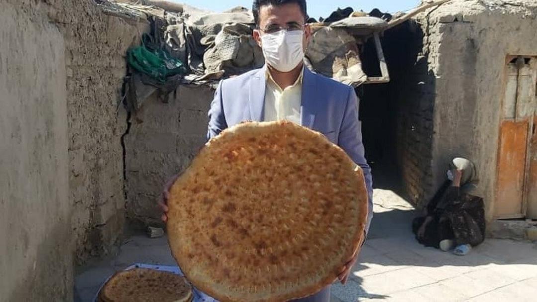 نان سنتی زابل؛ منبع عکس: صفحه اینستاگرام Pakandeshan؛ عکاس: نامشخص 