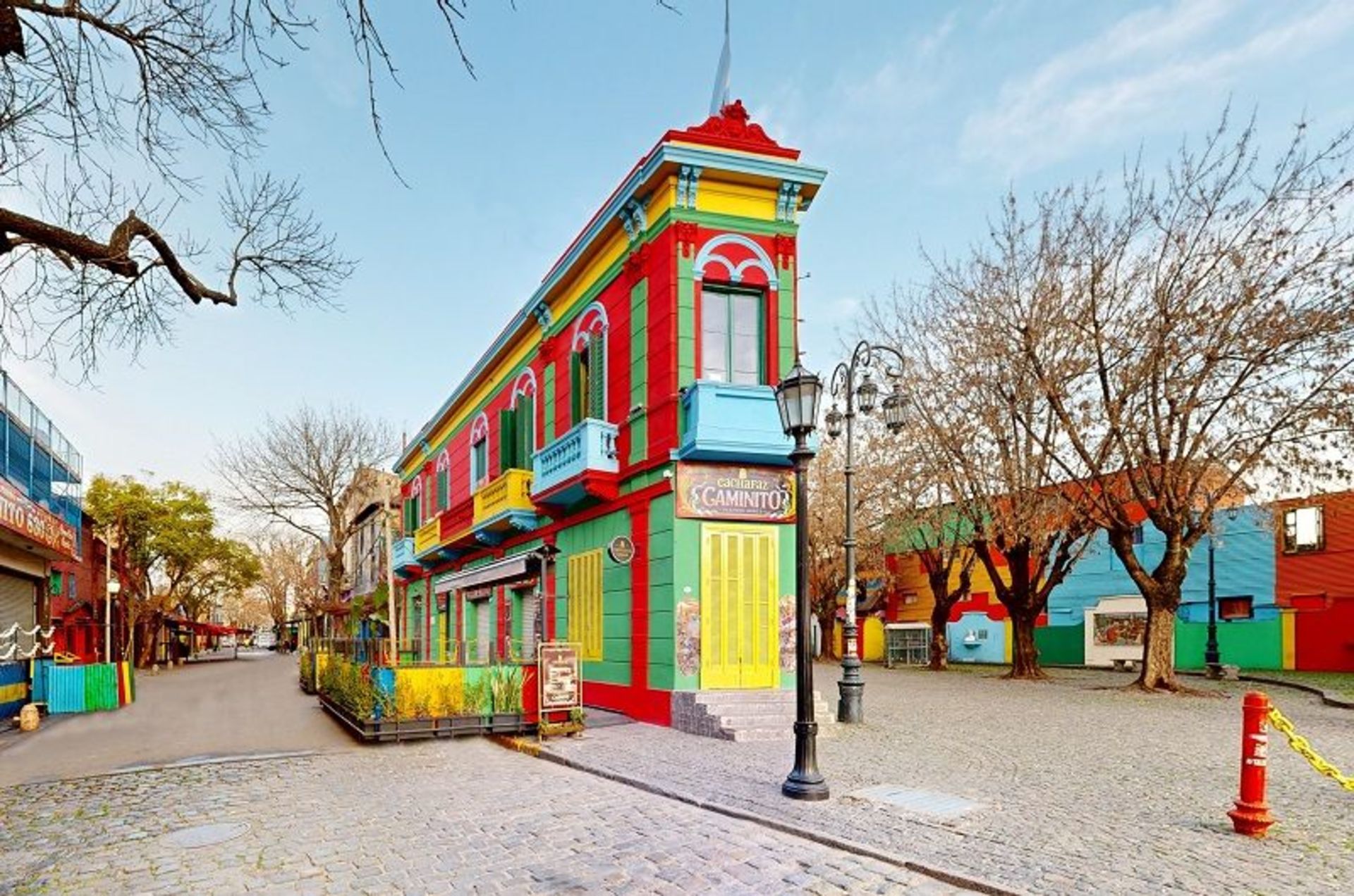 خیابان El Caminito, Buenos Aires, Argentina؛ منبع عکس: وب‌سایت pint.com.ar، عکاس: نامشخص