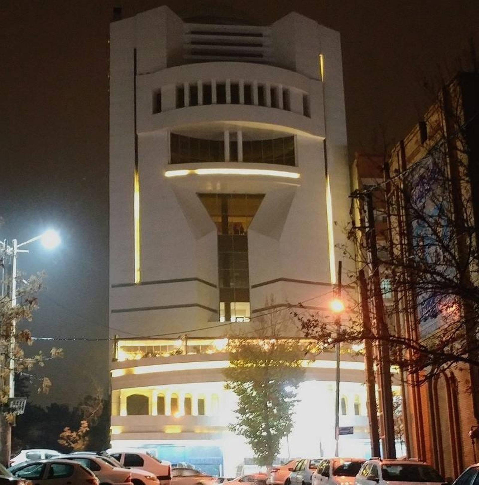 نمای مگا مال کرمانشاه؛ منبع عکس: گوگل مپ؛ عکاس: نوید جاوید نیا