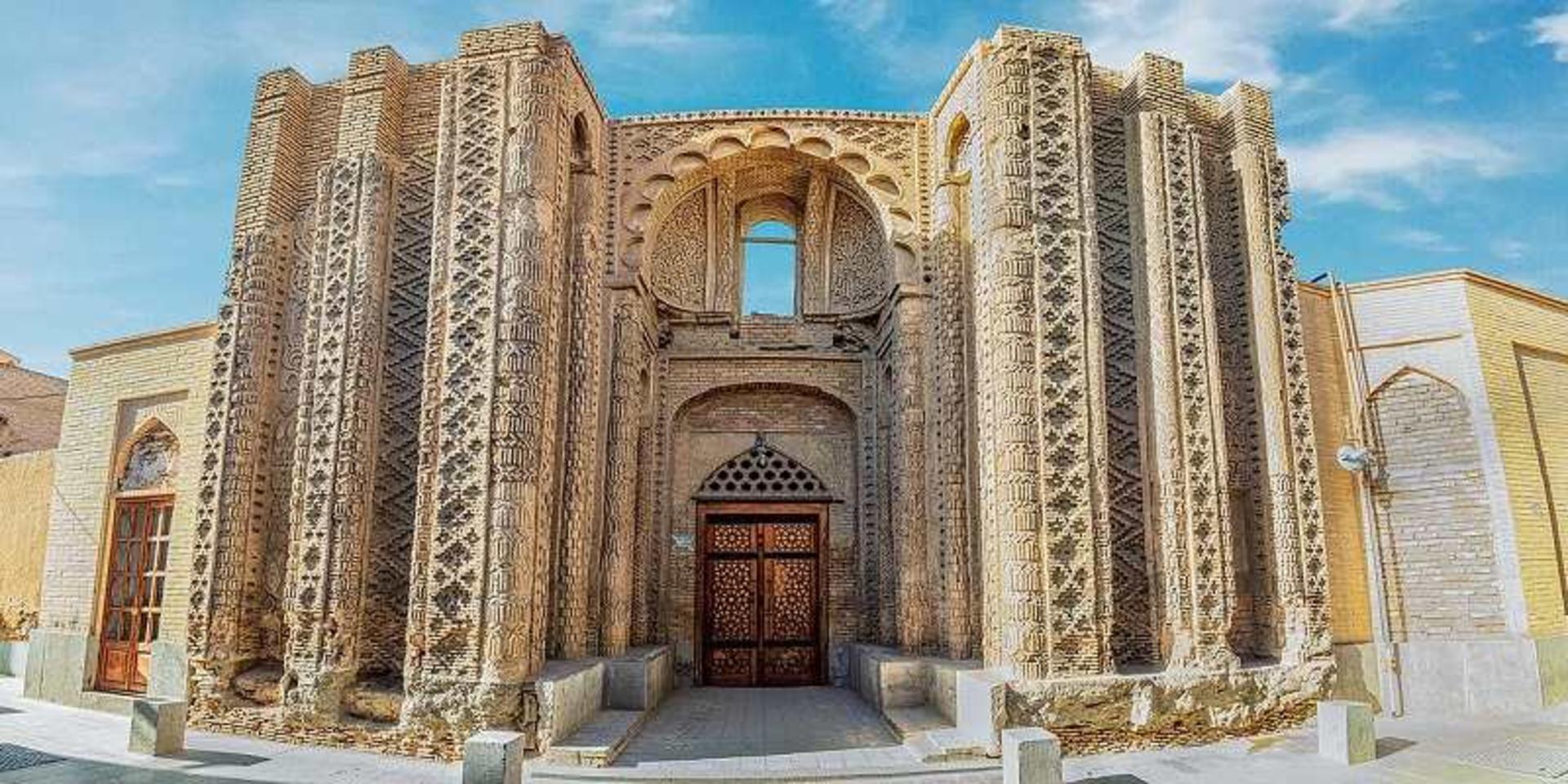 ورودی مسجد جامع حکیم؛ منبع عکس: ویکی مدیا؛ عکاس: احسان طیبی 