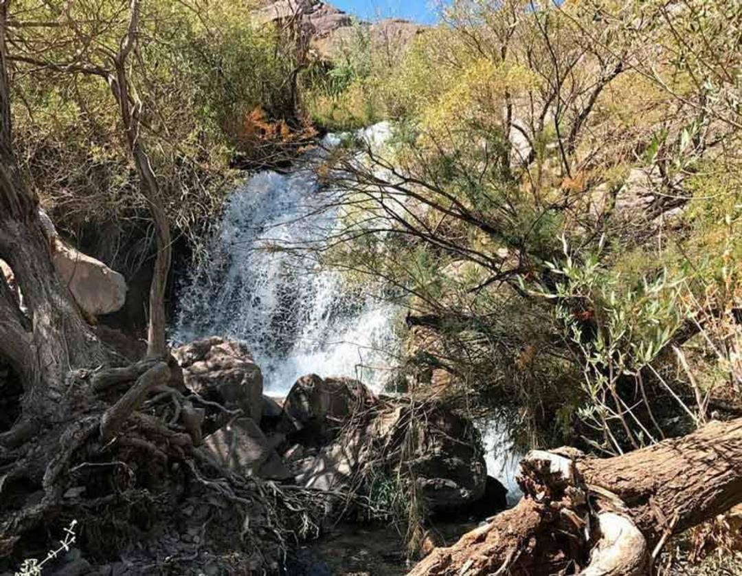 آبشار شنگستان در دره شنگستان کوهپایه کرمان، منبع عکس: صفحه اینستاگرام miras_bashi، عکاس: نامشخص