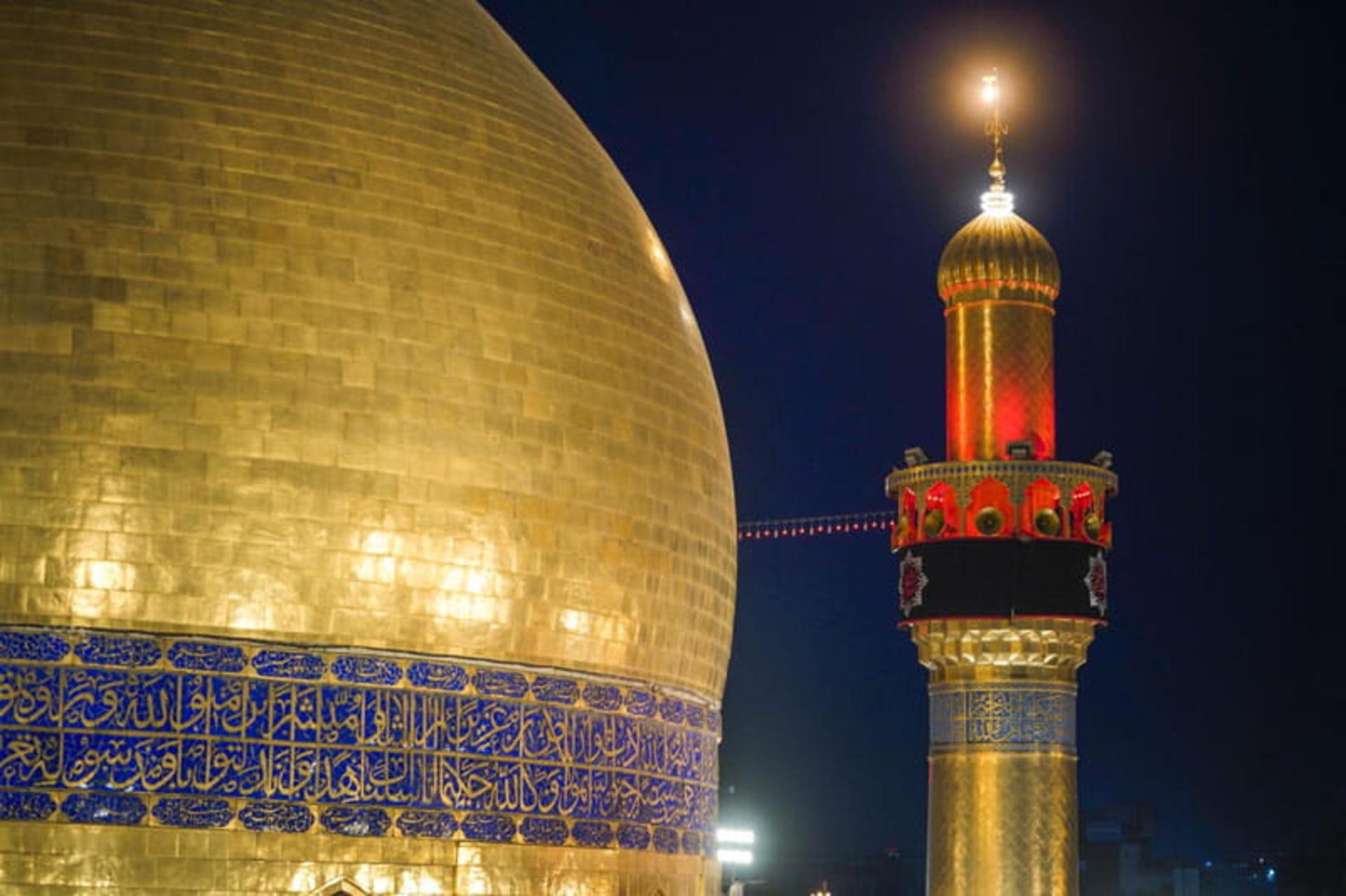 گنبد و مناره طلای حرم امام علی در شب، منبع عکس: سایت حرم امام علی (ع)، عکاس: کرار سری (karar sari)
