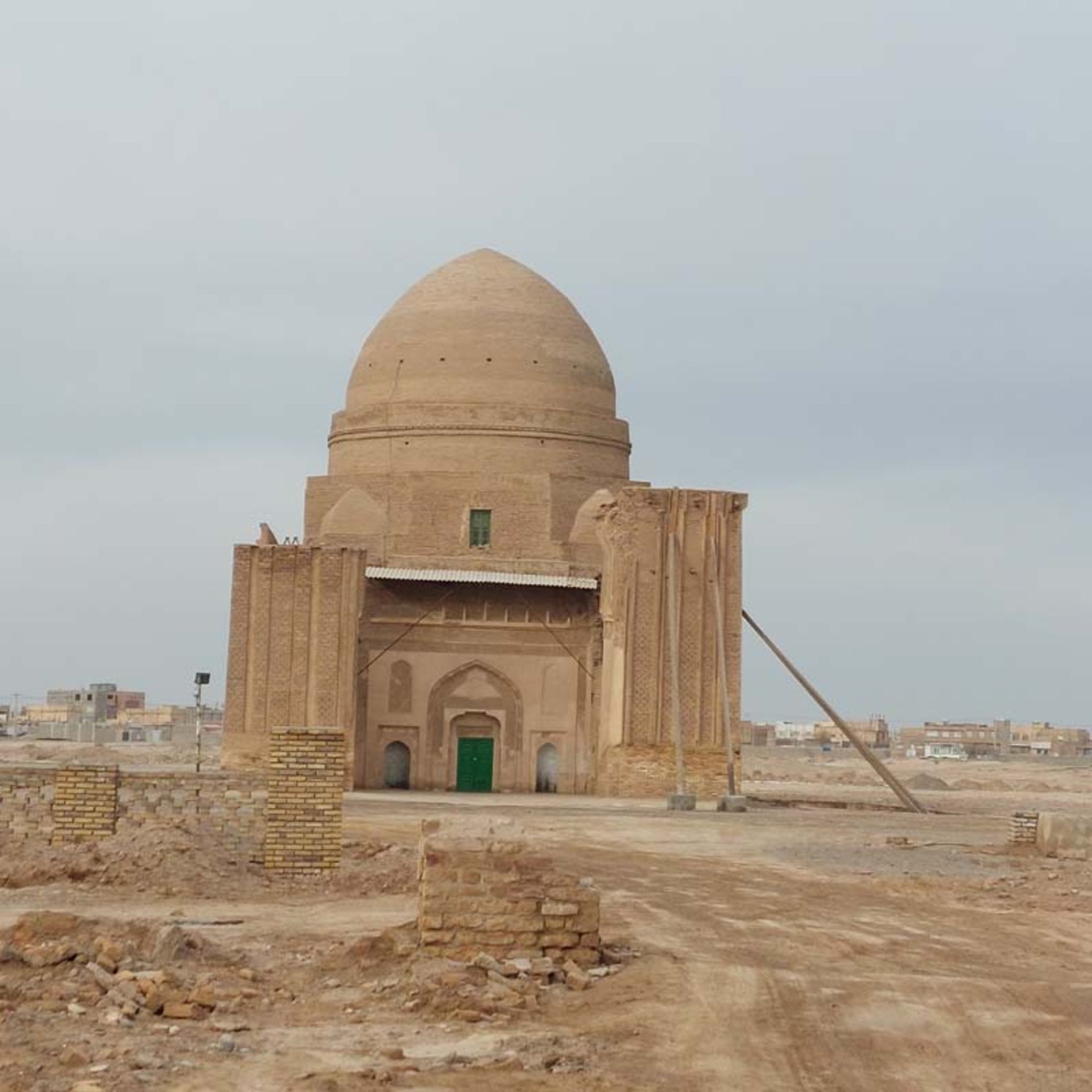 شکل آرامگاه بابا لقمان؛ منبع عکس: گوگل مپ؛ نام عکاس: Msadegh Sansari