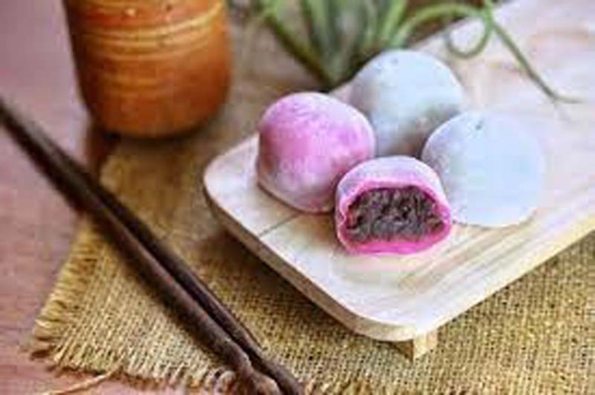 موچی صورتی با فیلینگ لوبیا شیرین؛ منبع عکس:Popotes & Cocottes؛ نام عکاس: نامشخص