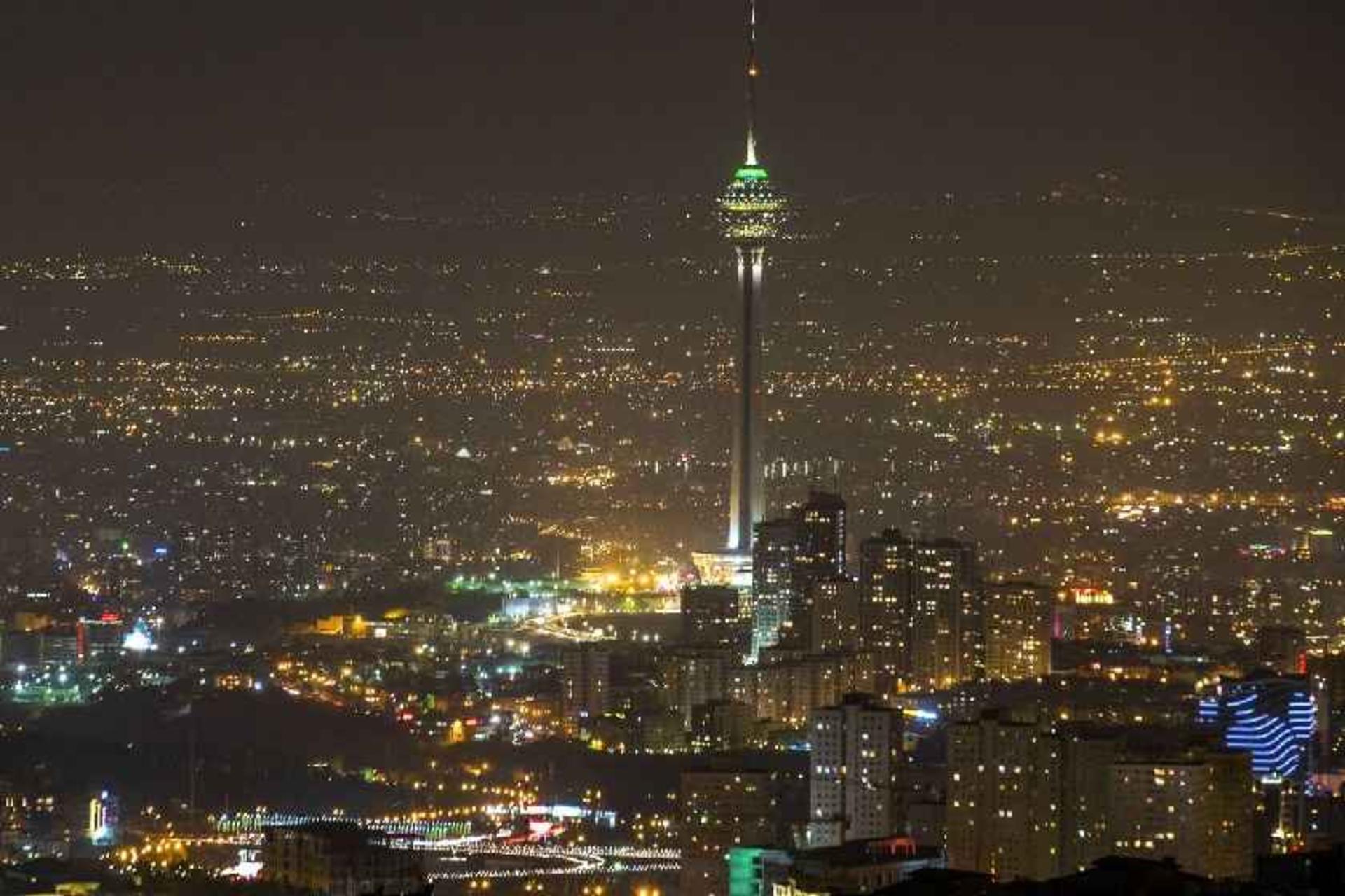 برج میلاد تهران در شب. منبع عکس: visitiran.ir. عکاس: نامشخص